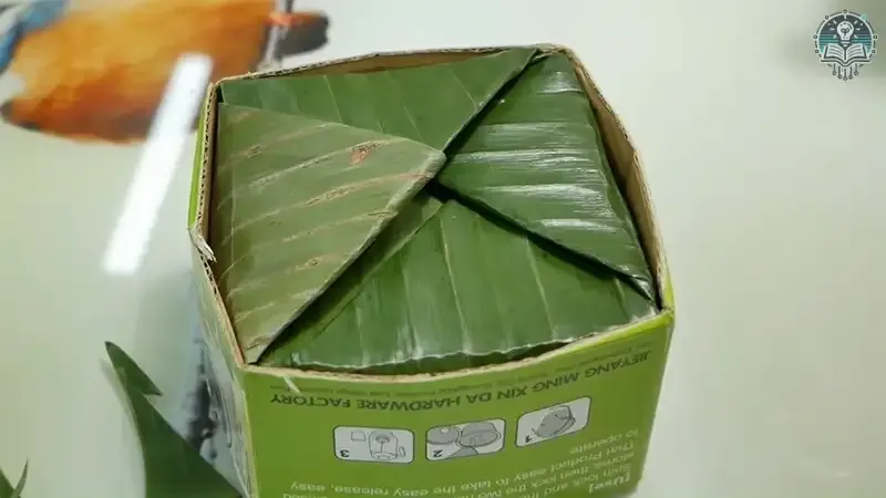 Gói bánh chưng bằng lá chuối và bìa carton 3