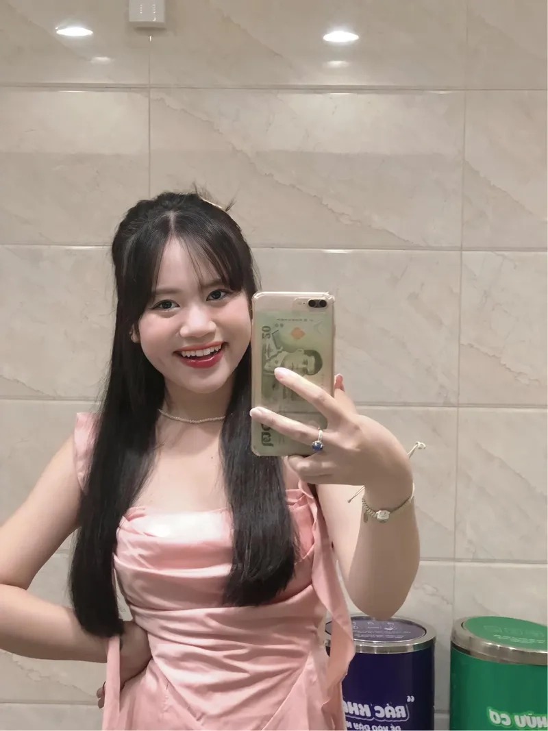 Gái xinh che mặt ảnh avatar đẹp cho con gái, phù hợp làm hình đại diện