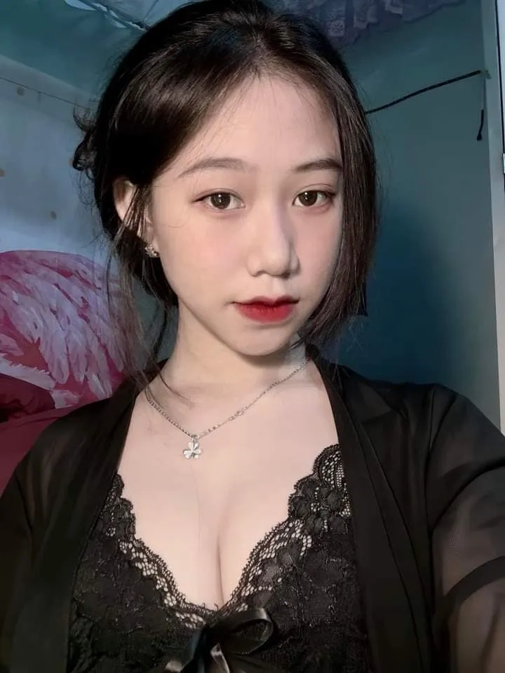 Ảnh gái xinh tóc ngang vai 2k3 che mặt với thần thái cuốn hút