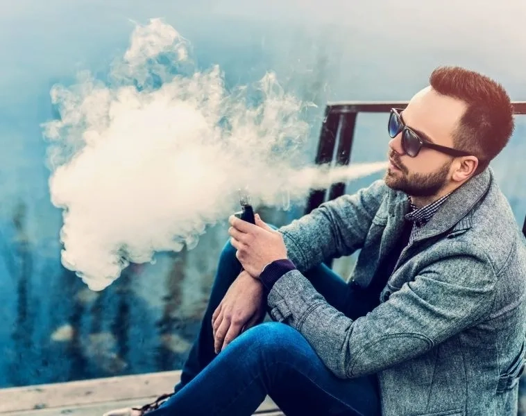Avatar nữ hút thuốc giúp bạn thể hiện sự mạnh mẽ và cá tính
