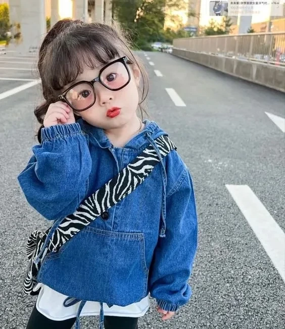 Hình ảnh em bé gái dễ thương đáng yêu mang đến hạnh phúc