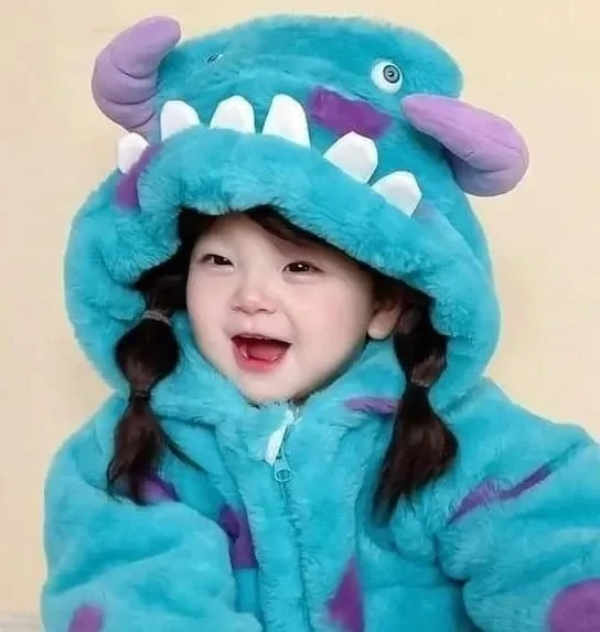 Tải hình nền em bé gái dễ thương và ngọt ngào cho điện thoại