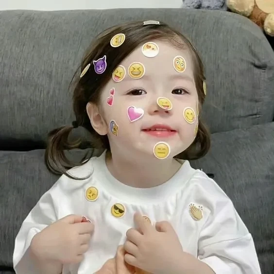 Hình nền em bé gái cho điện thoại đẹp mắt và dễ thương