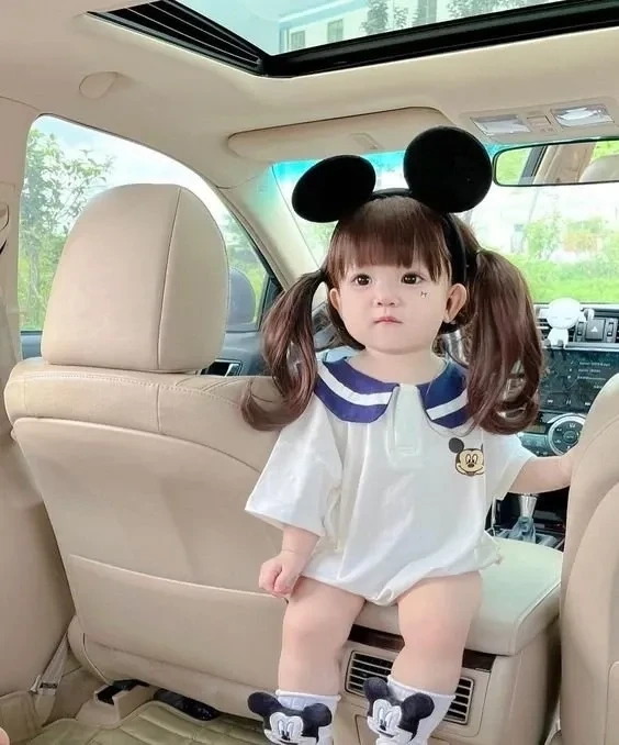 Hình nền em bé gái đẹp nhất mang đến không gian dễ thương