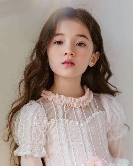 Hình ảnh bé gái dễ thương cho điện thoại đẹp làm đẹp cho màn hình