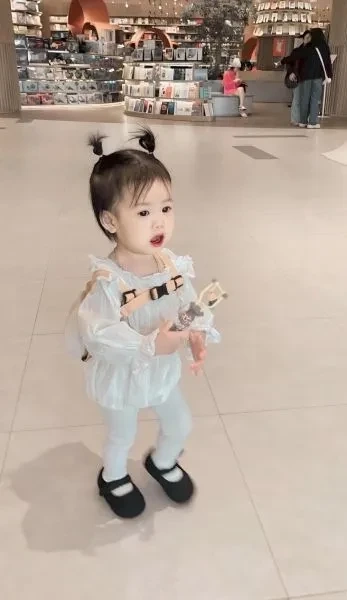 Hình ảnh bé gái dễ thương cho điện thoại dễ thương nhất khiến bạn yêu thích