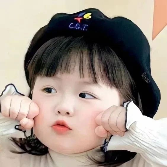 Bộ sưu tập hình ảnh em bé gái dễ thương cho máy tính đa dạng và ngọt ngào