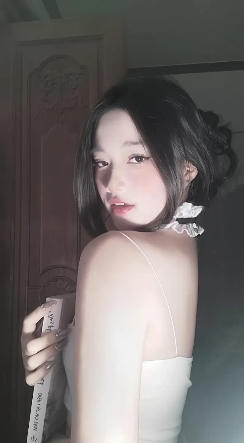Ảnh gái mạng k7 với phong cách năng động và hiện đại