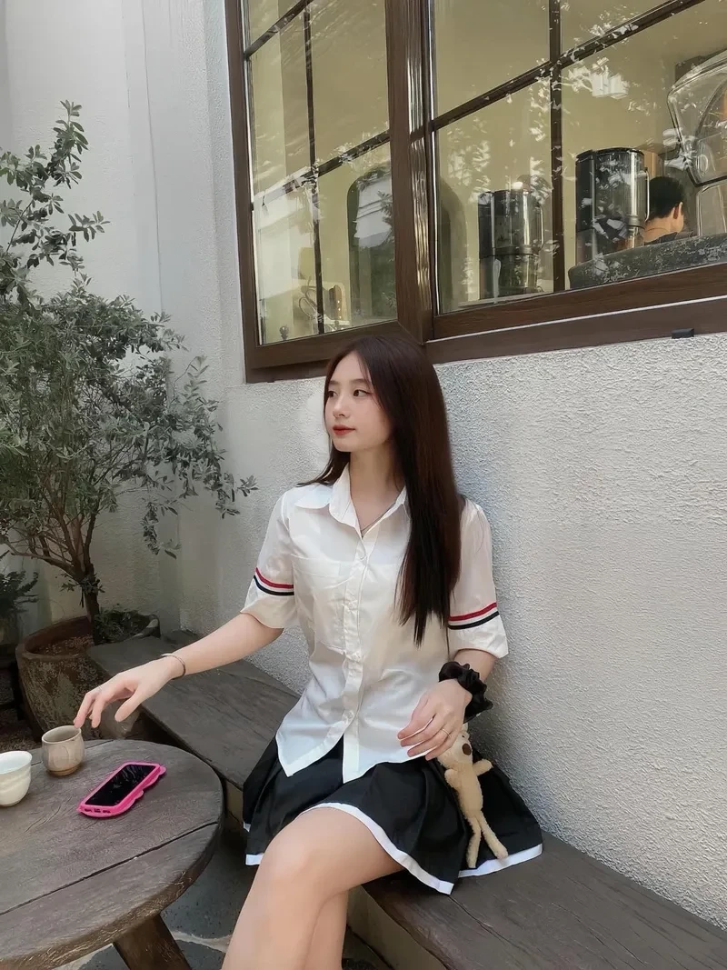 Ảnh gái xinh đeo kính k9 với phong cách cá tính và thu hút