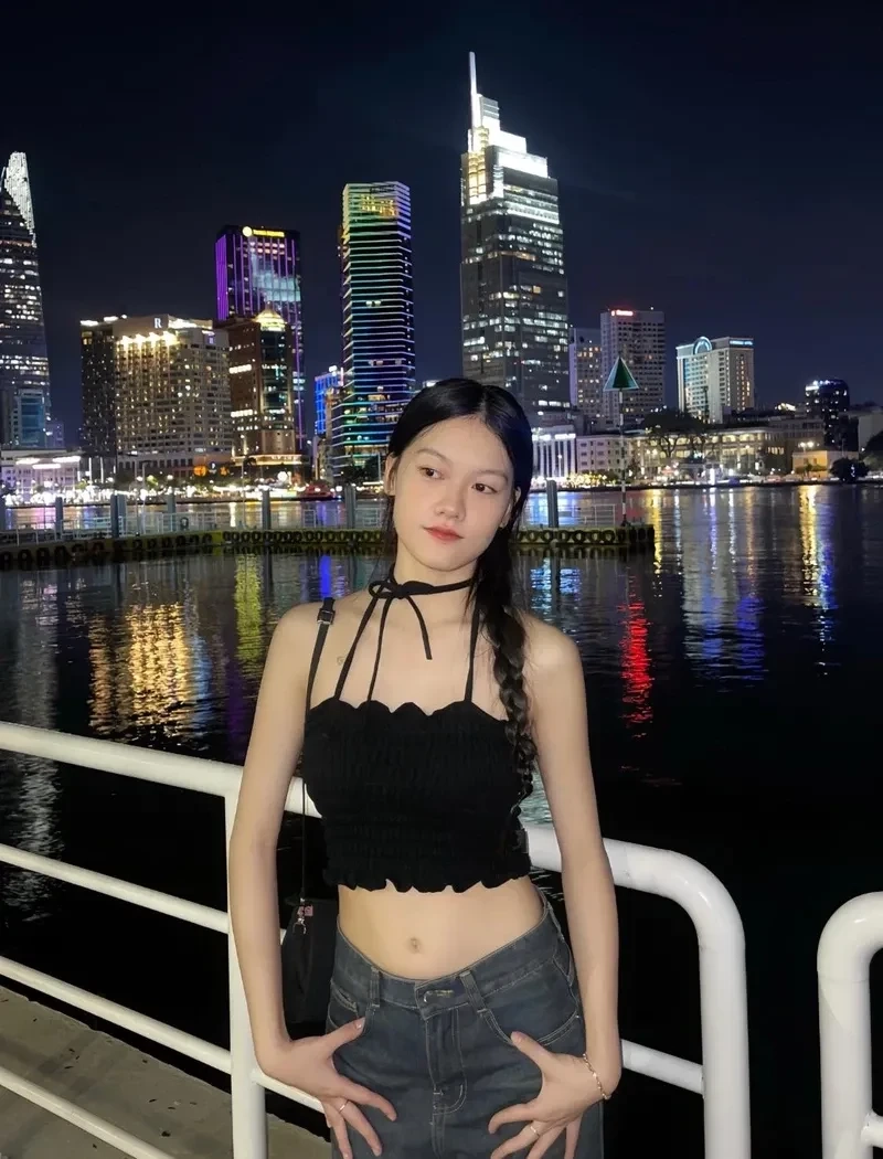 Ảnh gái k9 che mặt với phong thái bí ẩn và cuốn hút ánh nhìn