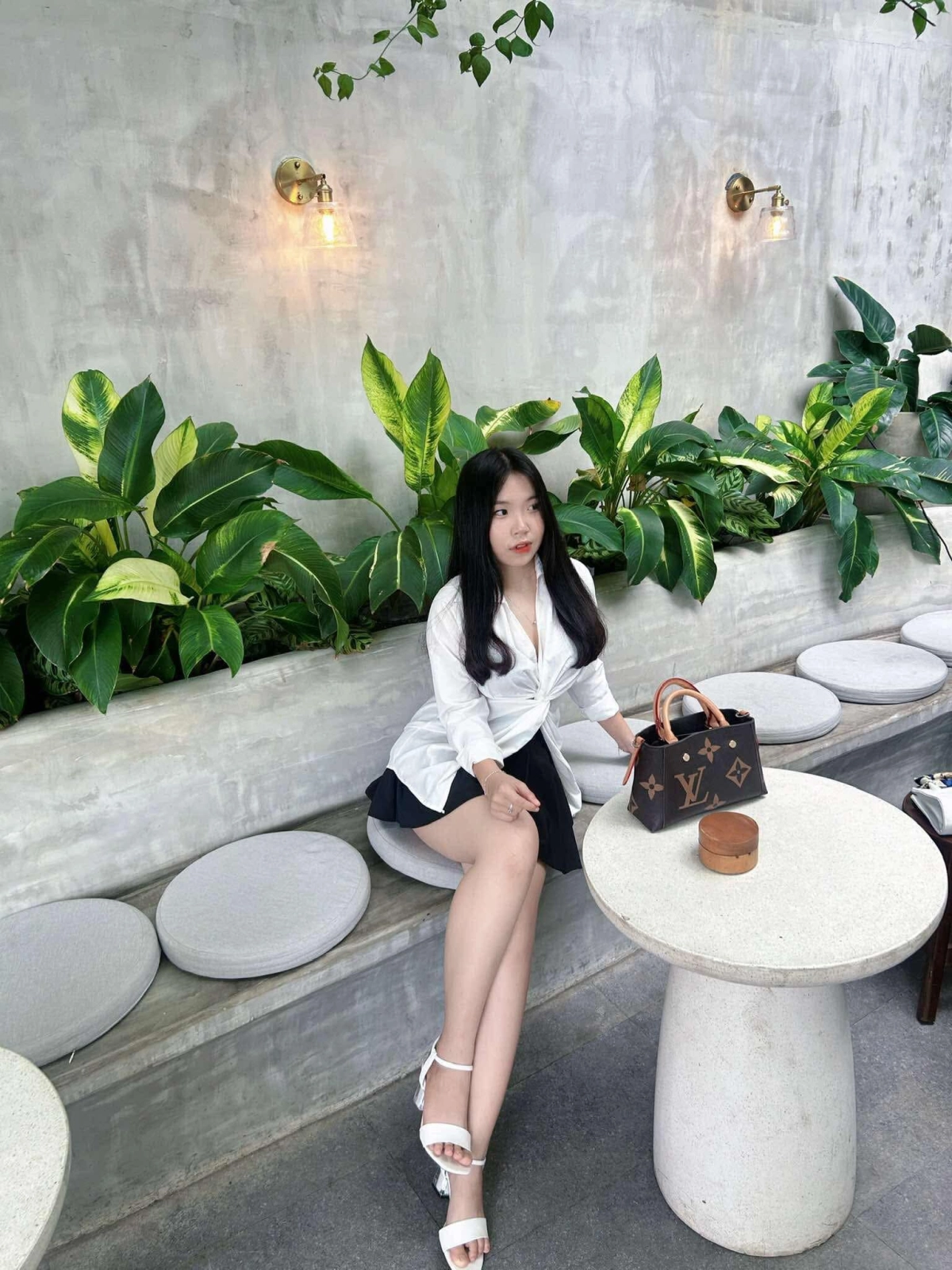 Hình nền gái 2k5 đáng yêu tạo không gian sống động và tươi mới