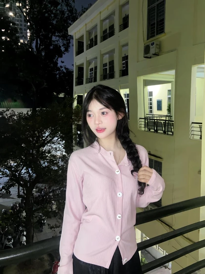 Hình ảnh gái 2k5 đẹp nhất dễ thương làm đẹp cho thiết bị của bạn