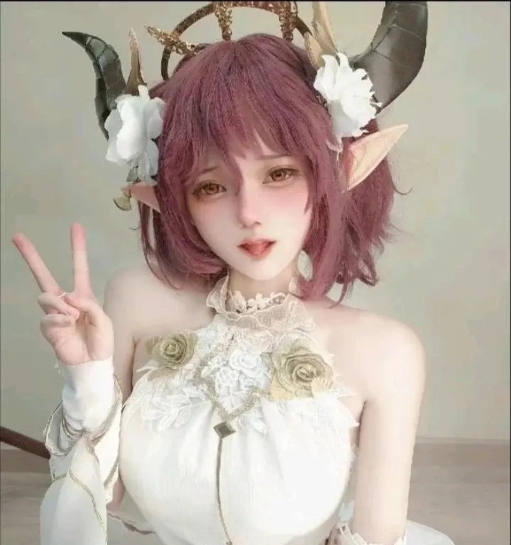 Ảnh cosplay Nami (One Piece) làm nổi bật vẻ quyến rũ và mạnh mẽ