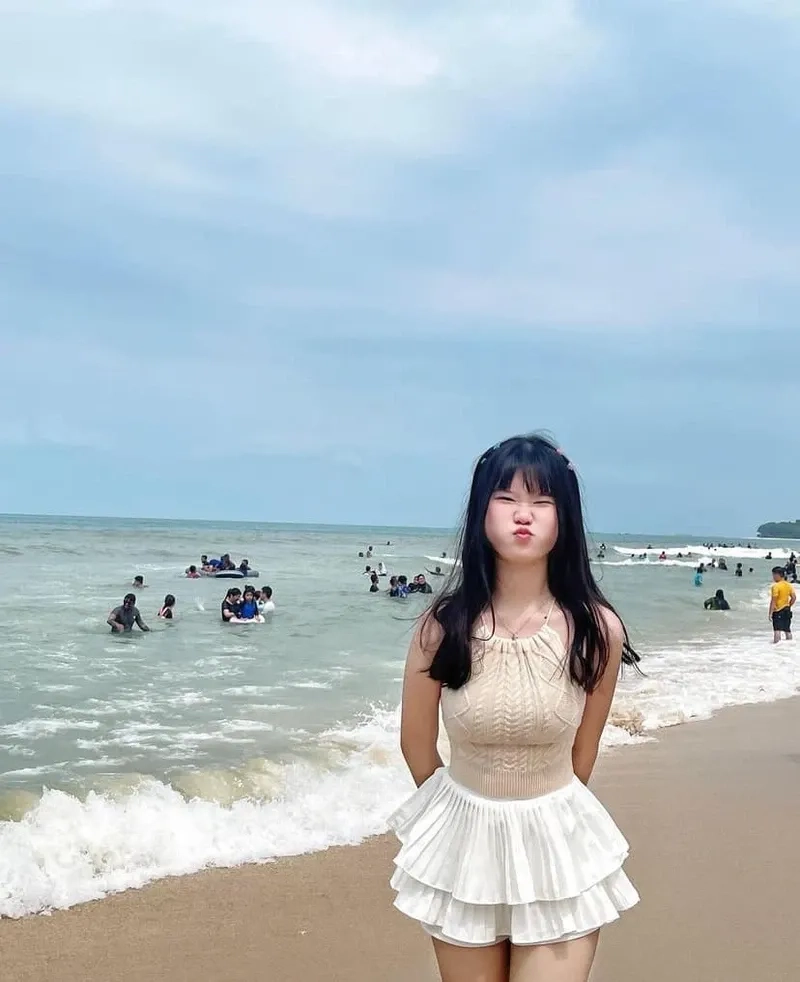 Hình ảnh phô mai que con gái dễ thương dễ thương thể hiện sự tươi mới và ngọt ngào