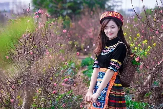 Gái dân tộc Bạch mang đến nét đẹp hiền lành và thanh thoát
