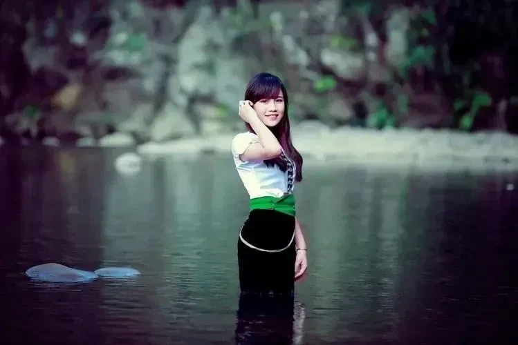 Hình ảnh gái dân tộc Khmer mang nét đẹp hiền hòa và nổi bật