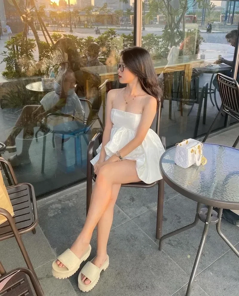 Ảnh gái xinh phong cách street style thể hiện sự năng động và cá tính