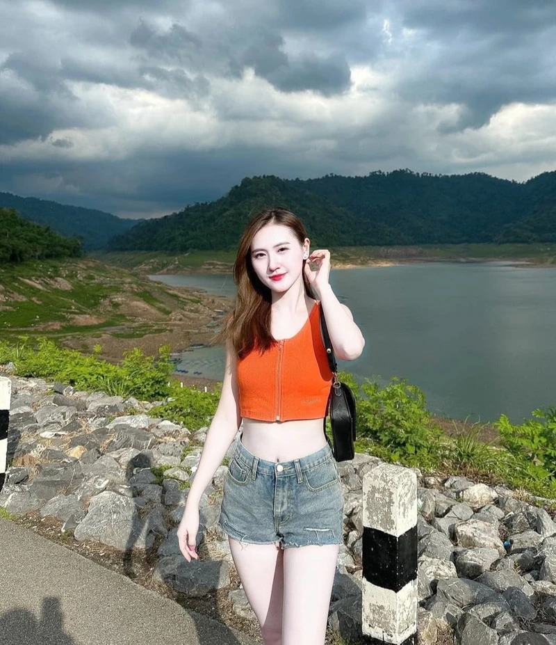 Hình nền gái 2k5 dễ thương tạo không gian dễ chịu và dễ thương