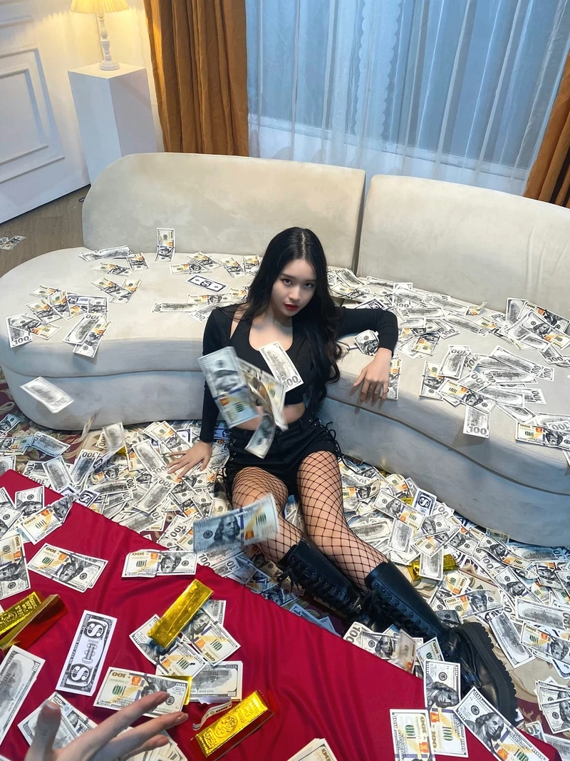 Ảnh thời trang đường phố châu Âu nữ toát lên vẻ sang trọng và đẳng cấp