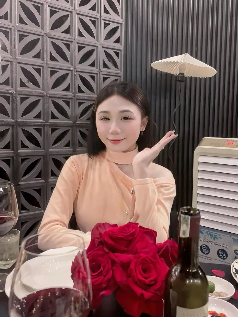 Ảnh thiếu nữ phong cách retro thể hiện sự hoài cổ và cuốn hút