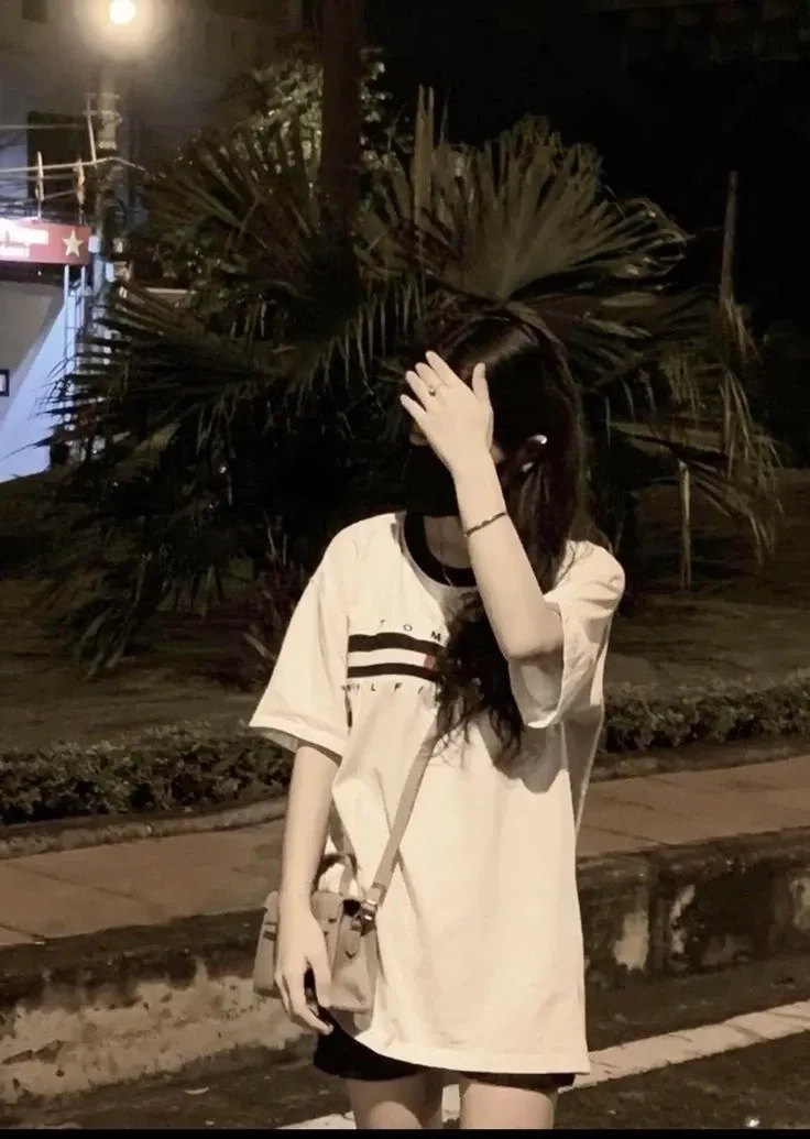 Ảnh cô gái phong cách đường phố Trung Quốc mang đến vẻ đẹp hiện đại và cuốn hút