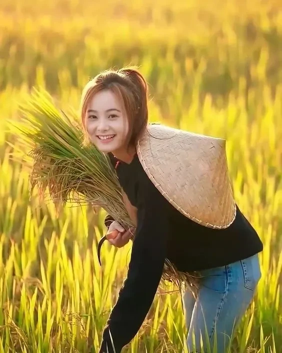Gái Bắc Bộ với nón quai thao mang lại nét đẹp duyên dáng