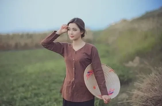 Gái quê trong trang phục truyền thống với vẻ đẹp cuốn hút