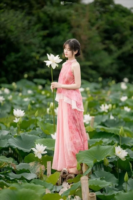 Ảnh thiếu nữ quê mùa làm nổi bật sự mộc mạc và chân thật