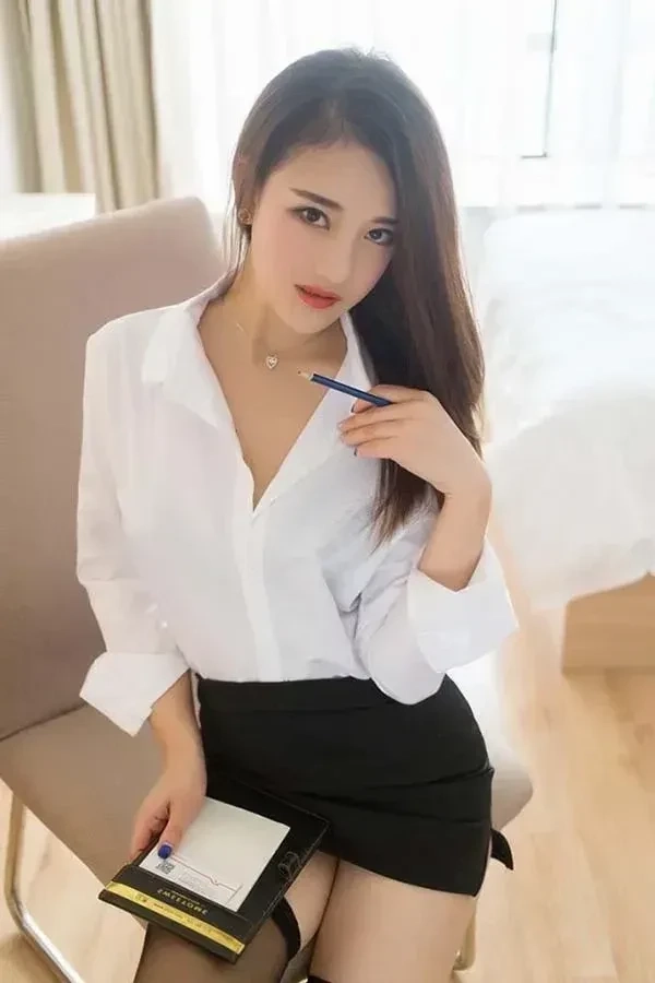 Hình ảnh gái văn phòng tại khu vực tiếp khách với sự tiếp đón chu đáo