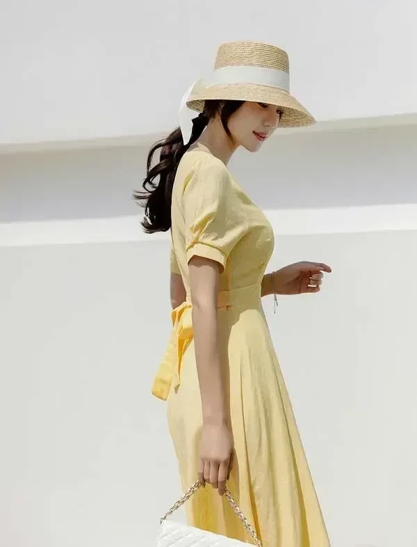 Hình ảnh gái văn phòng trong trang phục công sở với phong cách thanh lịch