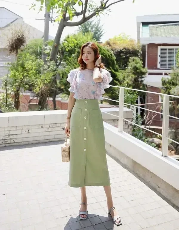 Ảnh gái văn phòng với phụ kiện thời trang thể hiện phong cách cá nhân