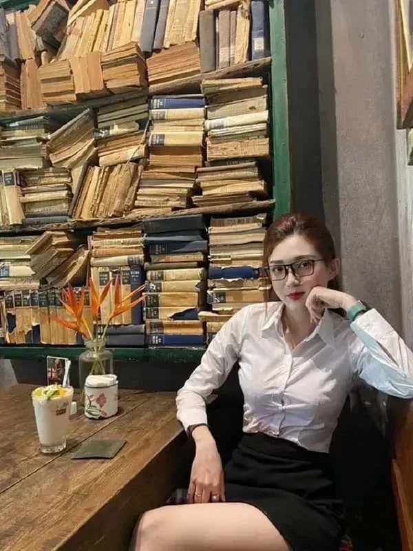 Ảnh gái văn phòng phong cách Hàn Quốc với vẻ đẹp hiện đại và cuốn hút