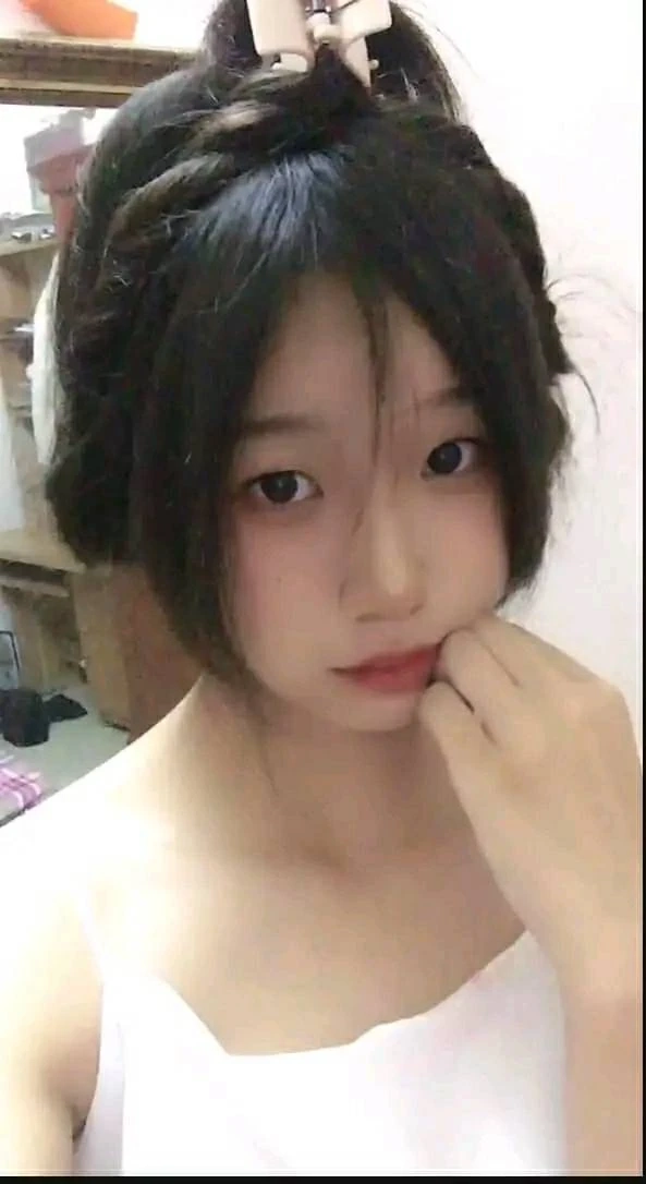 Hình ảnh gái xinh 2k6 dễ thương mang đến cảm giác ngọt ngào và vui tươi
