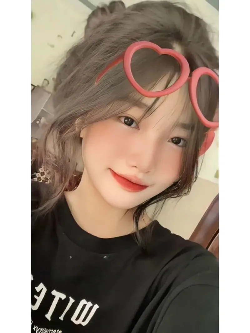 Hình ảnh gái 2k6 dễ thương mang lại cảm giác tươi mới và ngọt ngào