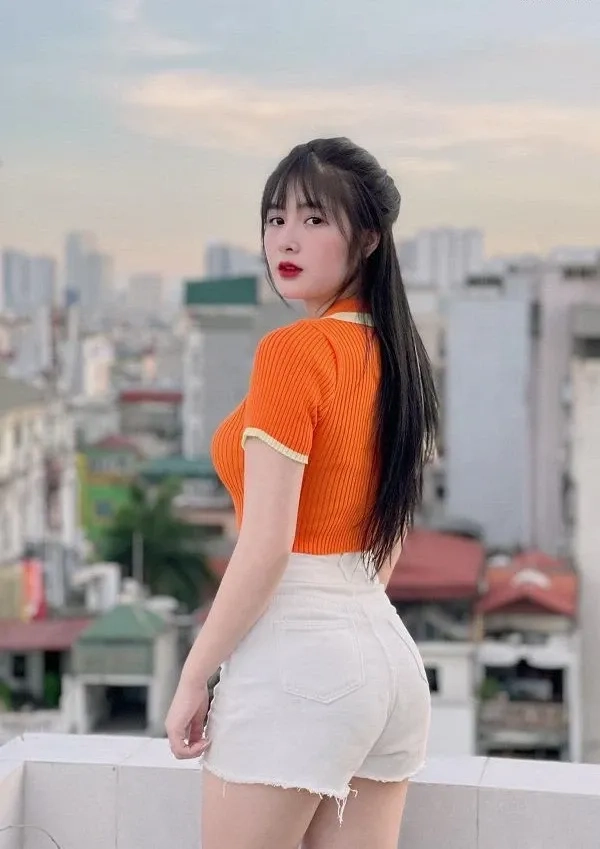 Hình ảnh gái 2k6 sắc nét làm nổi bật từng chi tiết chân thực và tinh tế