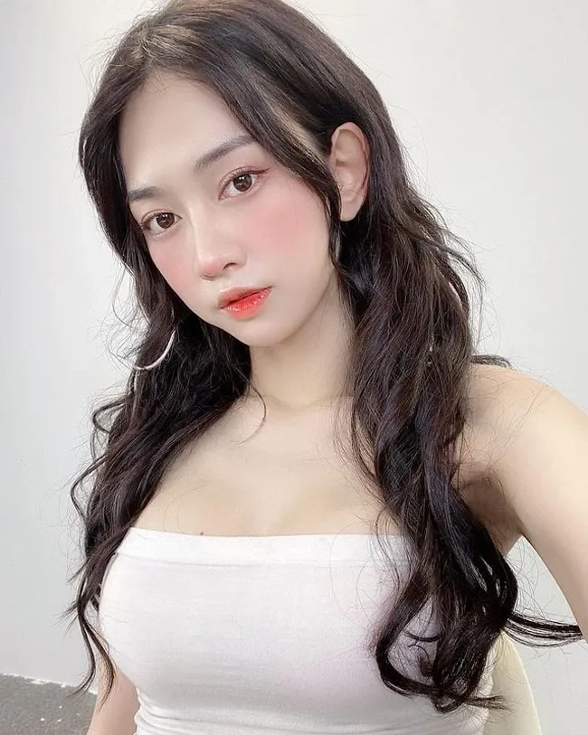 Hình nền gái đẹp 2k6 cho điện thoại làm nổi bật màn hình thêm phần rực rỡ
