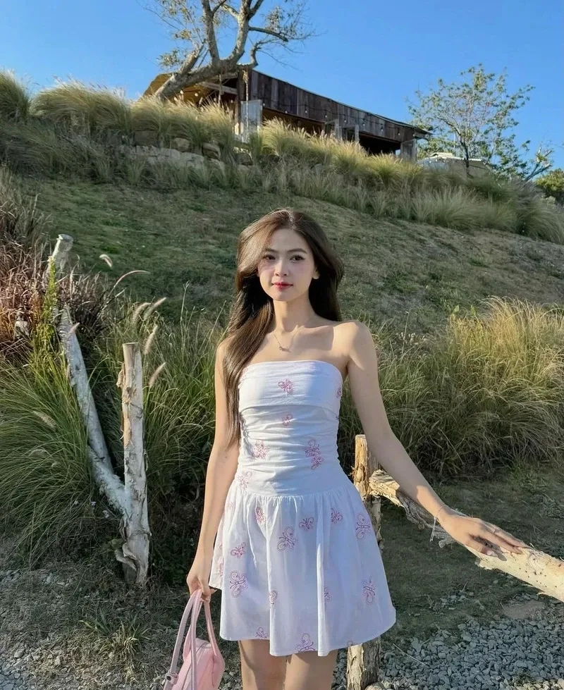 Hình ảnh girl xinh 2k6 cho máy tính làm nổi bật màn hình sống động và hiện đại