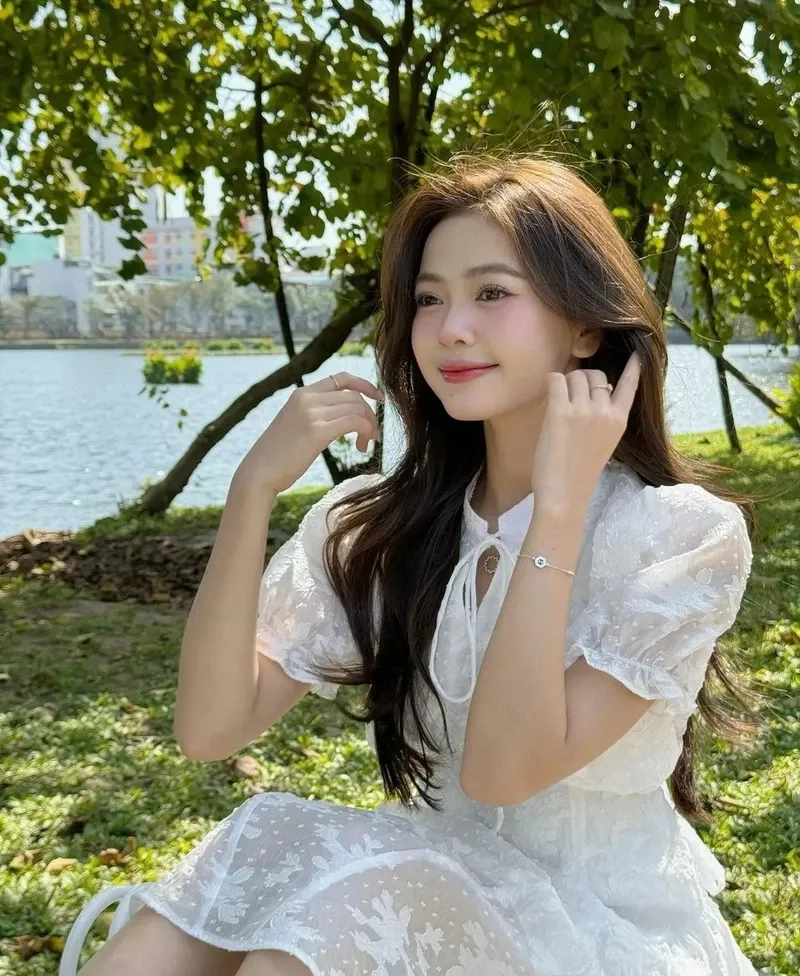 Hình ảnh girl xinh 2k6 dễ thương tạo cảm giác ngọt ngào và tươi sáng