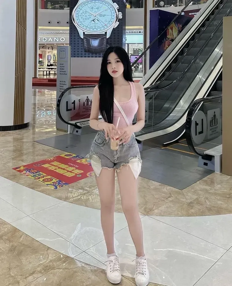 Hình nền gái xinh đẹp 4K đẹp nhất thể hiện sự rạng rỡ và cuốn hút nổi bật