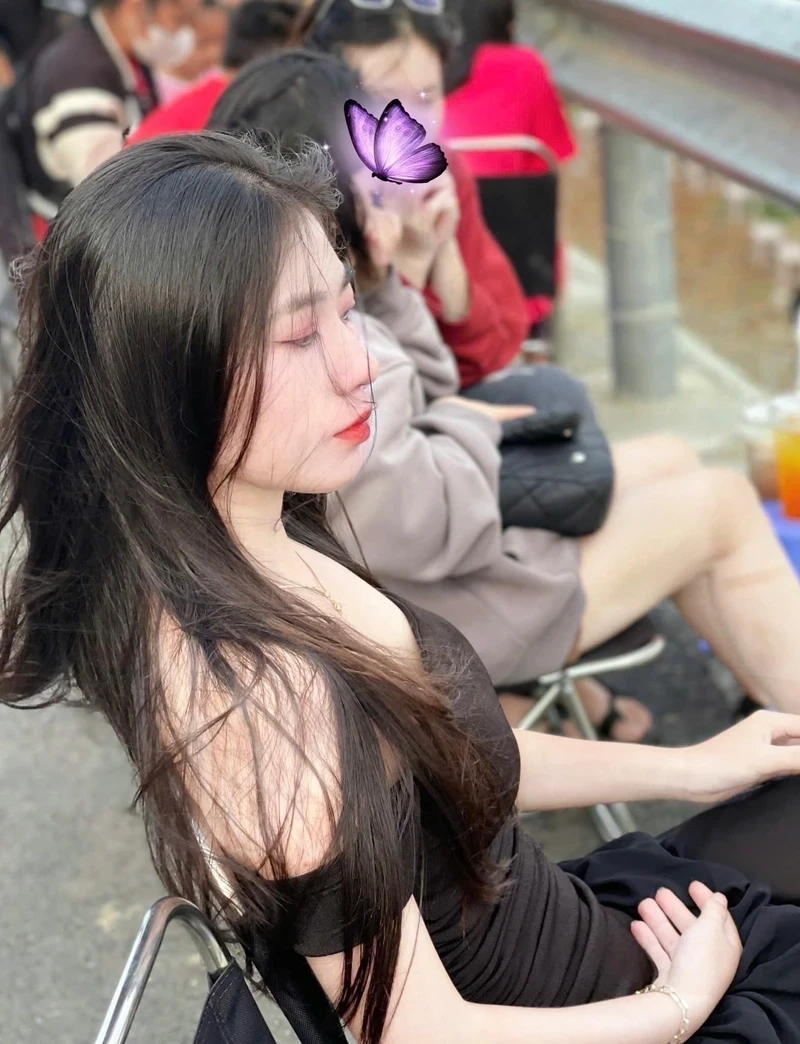 Hình nền cô gái anime dễ thương giúp bạn tạo không gian ngọt ngào