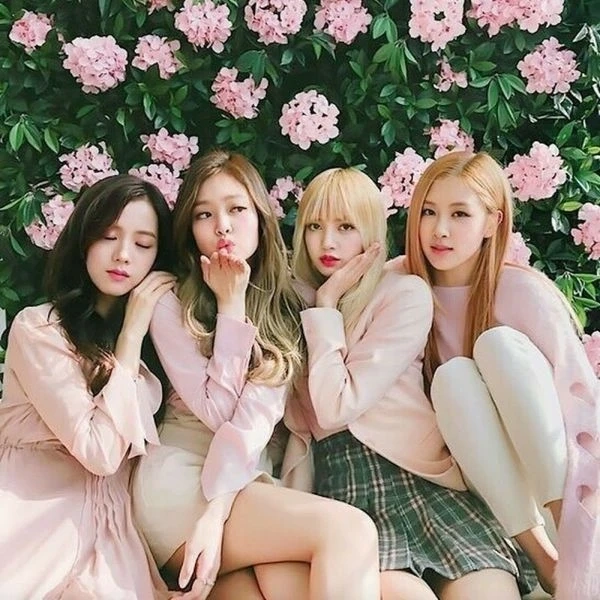 Hình nền máy tính Rose Blackpink mang đến vẻ đẹp dễ chịu và tươi mới