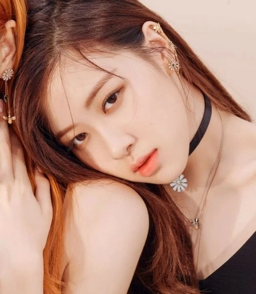 Hình nền của Lisa tạo điểm nhấn mạnh mẽ và cuốn hút cho người xem