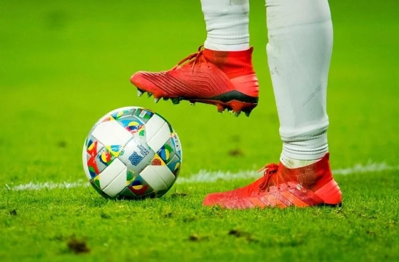 Hình nền bóng đá đẹp Messi thể hiện tài năng và sự sáng tạo tuyệt vời