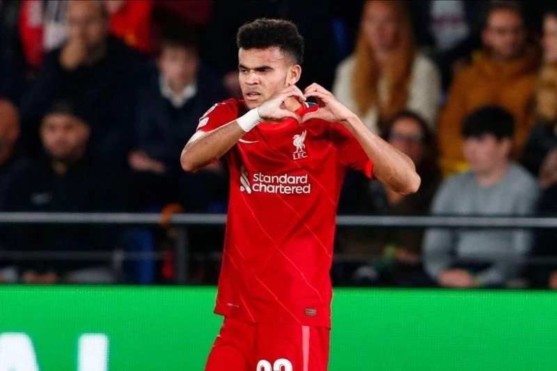 Hình nền bóng đá đẹp Ronaldo thể hiện sự mạnh mẽ và đẳng cấp của anh