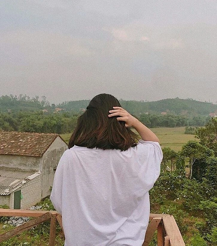 Hình ảnh chụp sau lưng nam đẹp tạo không gian nam tính và quyến rũ