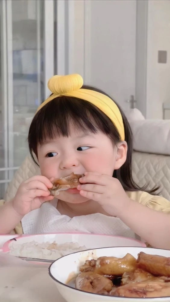 Hình avatar nữ cute chibi giúp bạn thể hiện sự dễ thương và đáng yêu