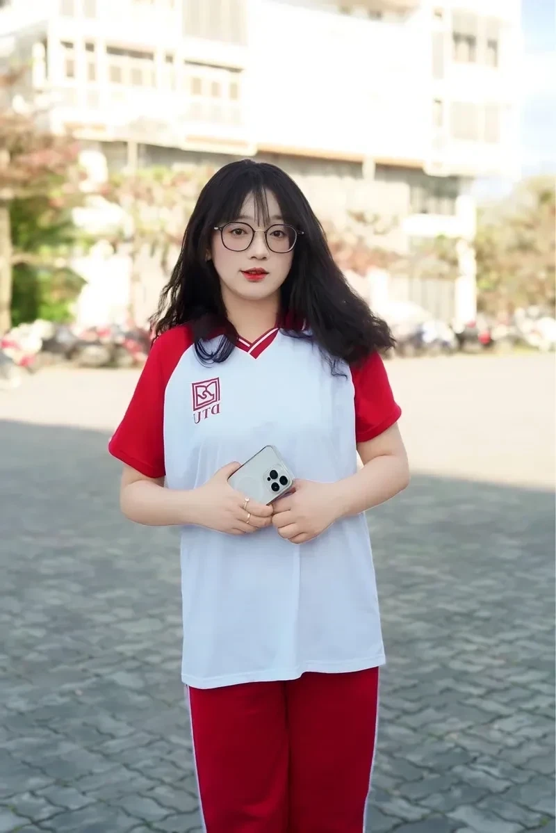 Gái xinh ảnh avatar đẹp cho con gái với biểu cảm ngộ nghĩnh