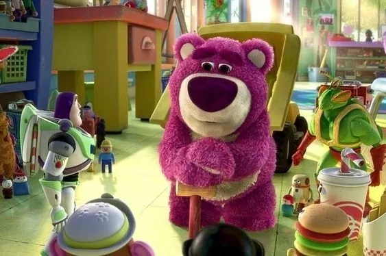 Gấu dâu tây Lotso tạo điểm nhấn dễ thương và đáng yêu