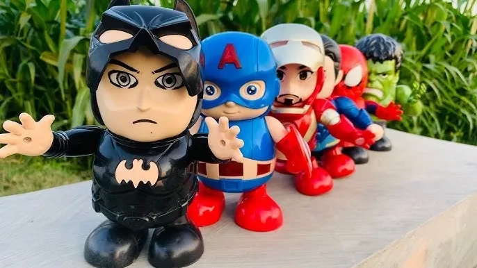 Siêu nhân nhện nhện bảo vệ thành phố khỏi các thế lực xấu