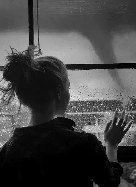 Hình nền điện thoại thất tình tạo không gian cô đơn trên màn hình